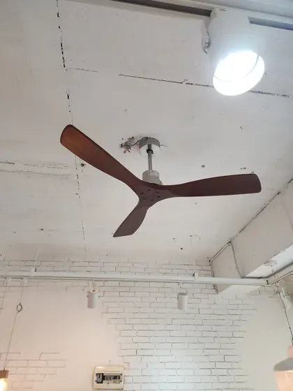 상가 실링팬 교체 — 매장 천장에 달린 실링팬 두 대